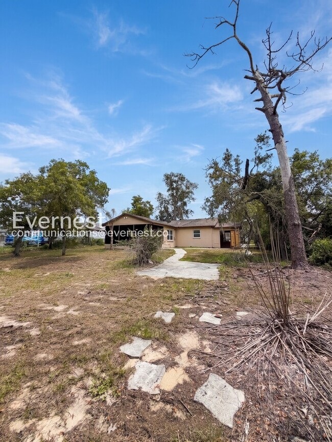 Building Photo - 3 Bed, 2 Bath Home with Spacious Yard and Attached Garage for Rent / Available Soon!