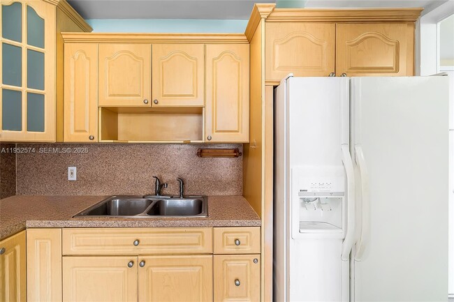 Building Photo - 2025 NE 164th St