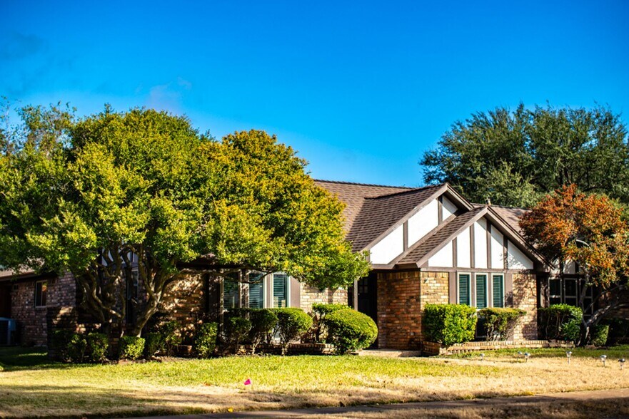 Primary Photo - 3205 Winchester Dr