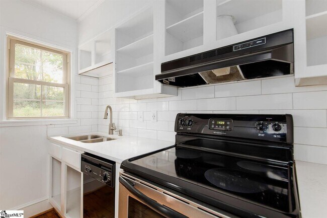 Building Photo - 600 University Ridge