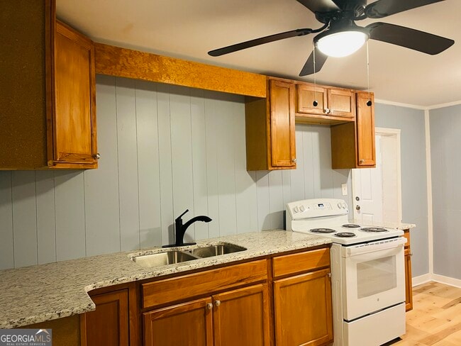 Building Photo - 103 Addie St