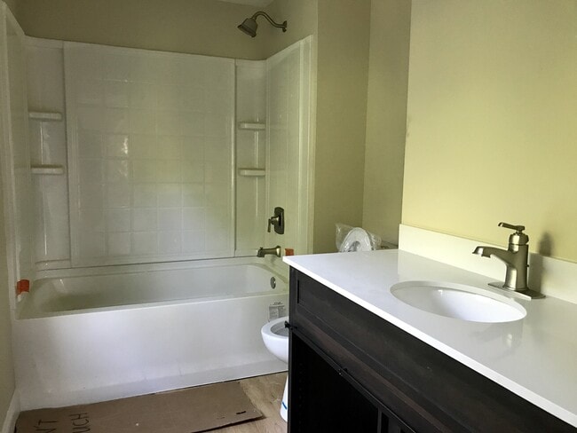 Building Photo - 9050 Easton Rd