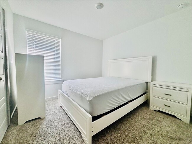 Building Photo - 1119 Fringed Bluestar Dr