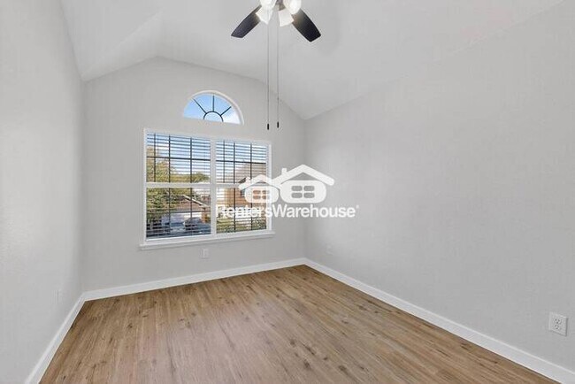 Building Photo - MOVE IN READY Denton Home