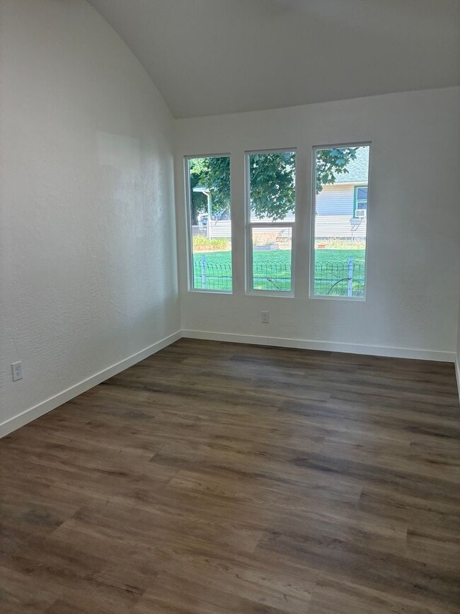 Building Photo - 520 W Garland Ave