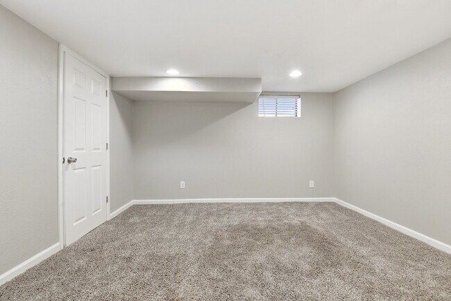 Building Photo - $2,120.95 with $300 off the first month's rent, 2 Beds - 2 Bath, Duplex in Lakewood with Cozy Car...