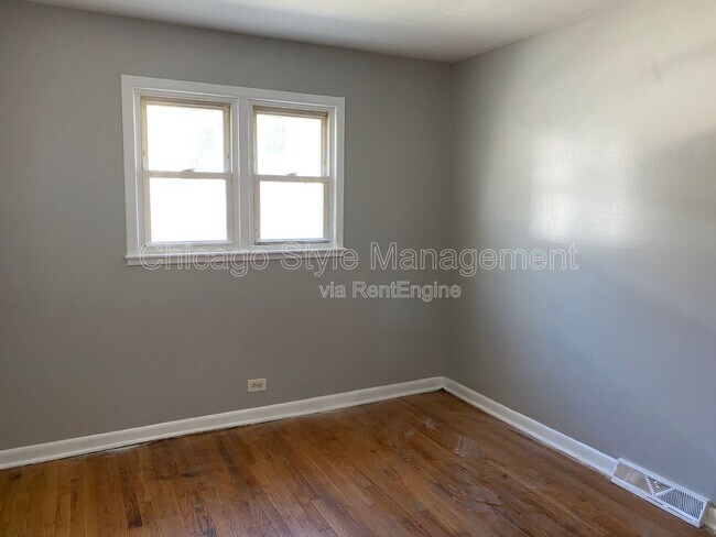 Building Photo - 9040 S Dauphin Ave