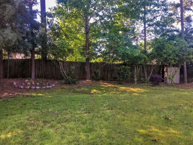 Building Photo - Available now! Evans Home in Greenbrier School District!