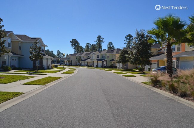 Building Photo - Beautiful End Unit Townhome in Fernandina ...