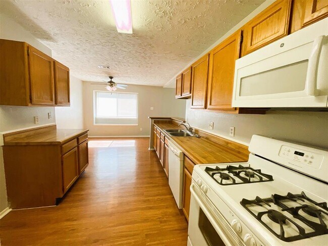 Building Photo - 19939 Edensborough Dr