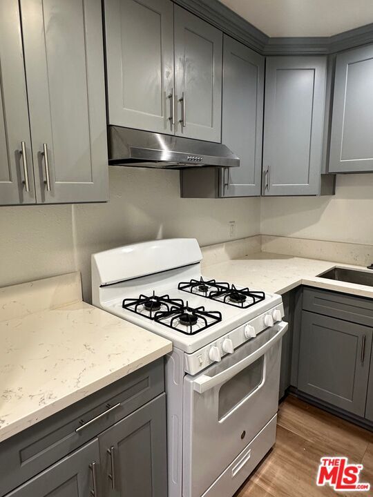 Building Photo - 428 S Grand View St