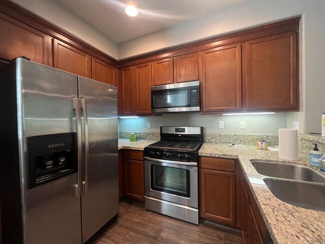 Building Photo - 3 Bed / 2.5 Bath Condo-Townhome in Otay Ranch