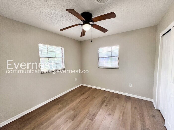 Building Photo - 2112 Wolf Rd