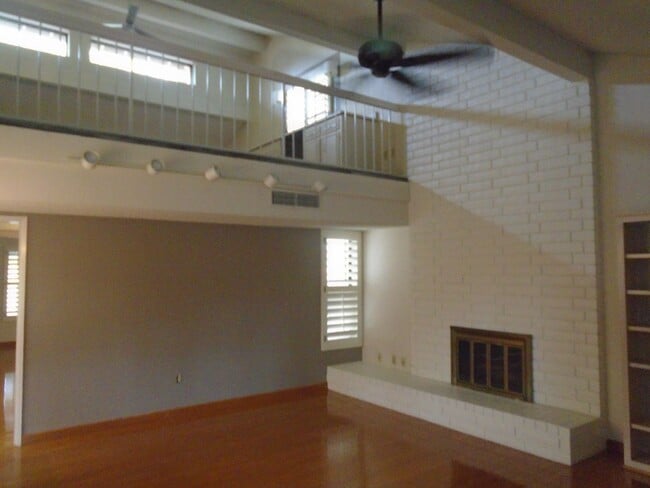 Building Photo - GATED COMMUNITY !!! MOVE IN SPECIAL!! $299...