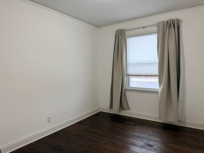 Building Photo - 541 E Bennett Ave