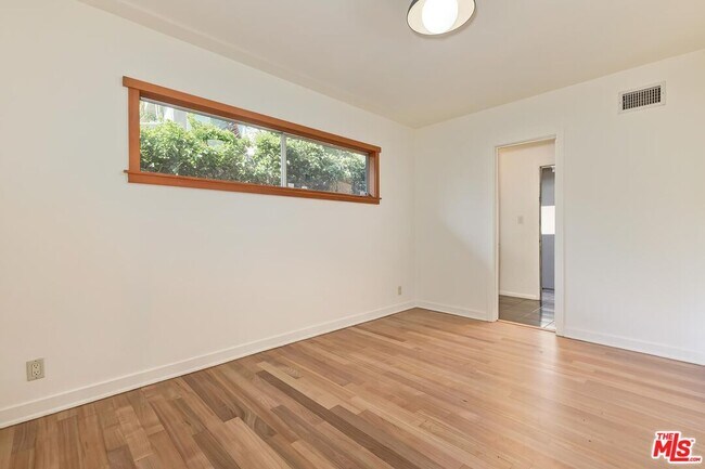 Building Photo - 2670 Carmar Dr