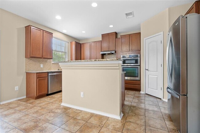 Building Photo - 14308 Lake Victor Dr