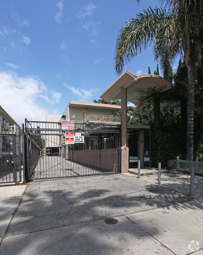Building Photo - 14919 Sherman Way