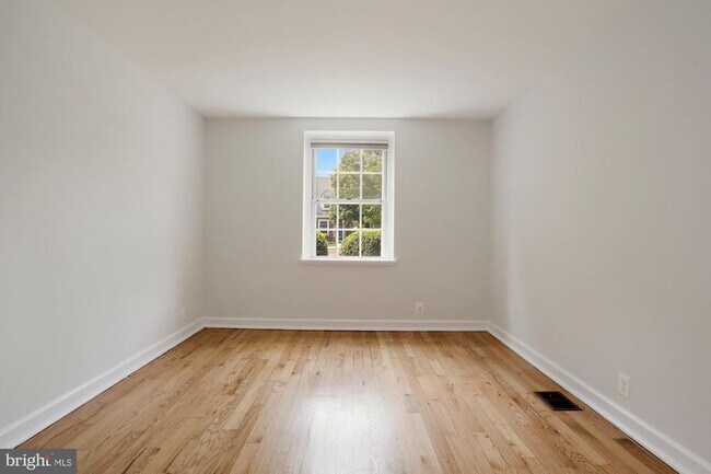 Building Photo - 3028 S Abingdon St