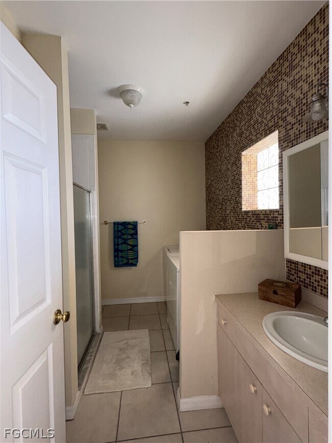 Building Photo - 909 SW 47th Terrace