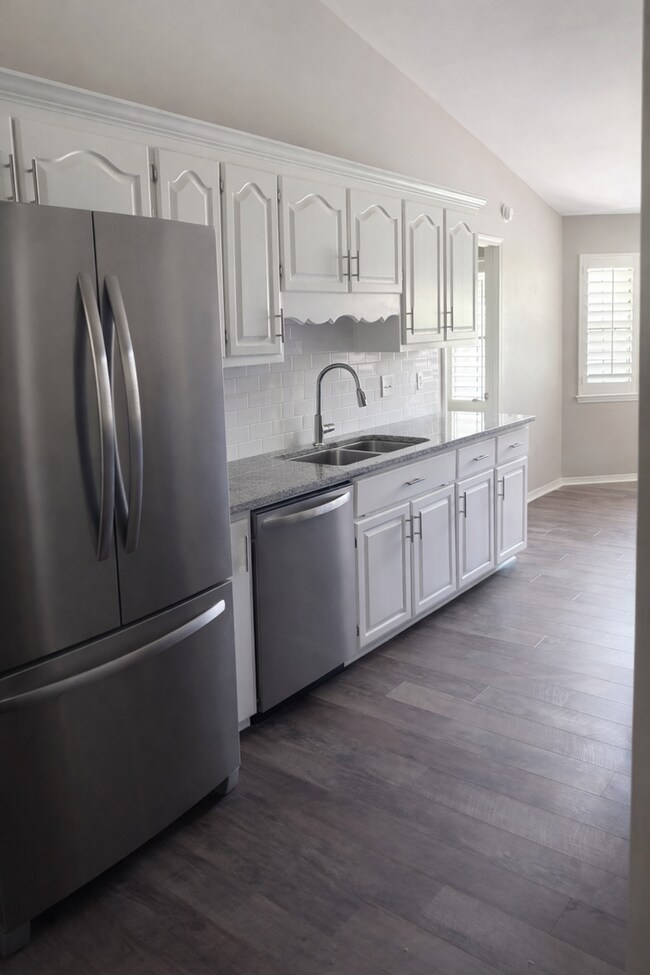 Building Photo - 3 Bedroom 2 Bath Home In Navarre