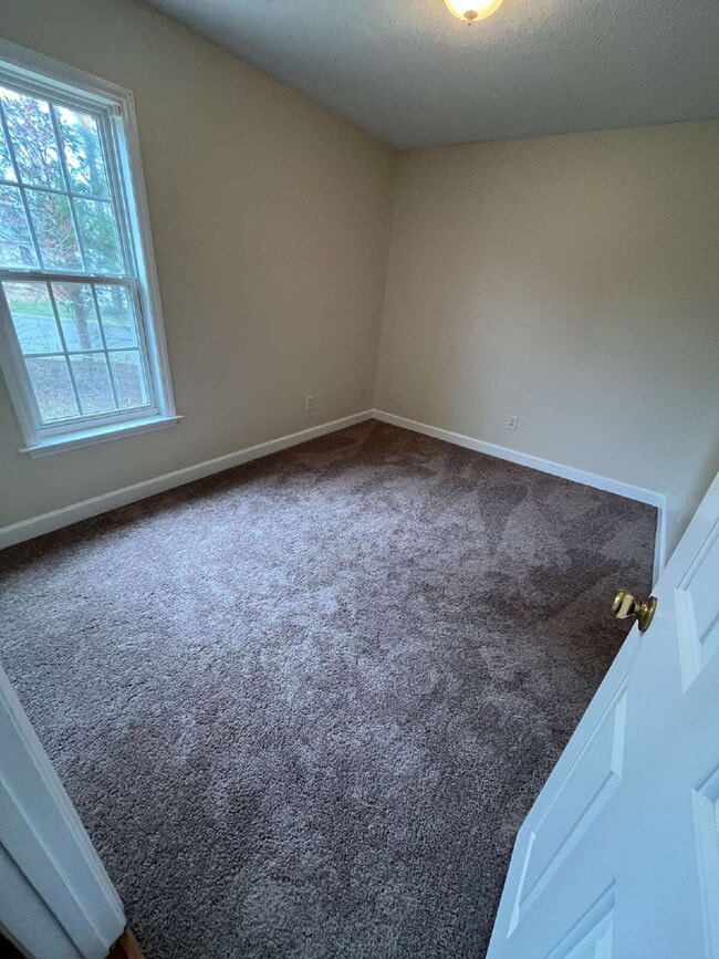 Building Photo - 145 Fiddlers Run Ct