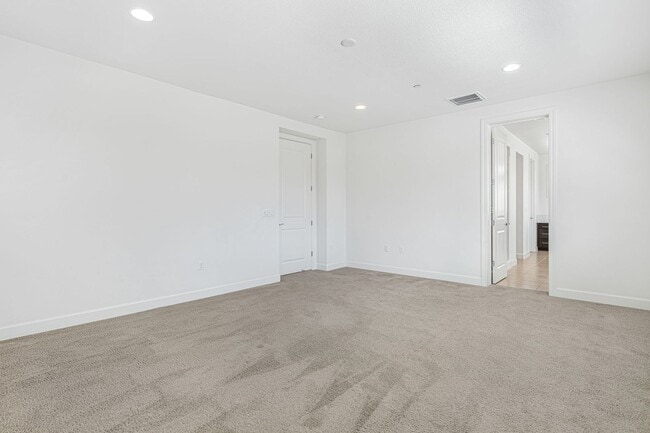 Building Photo - Charming 4BR/4BA Single-Family Home in Sou...