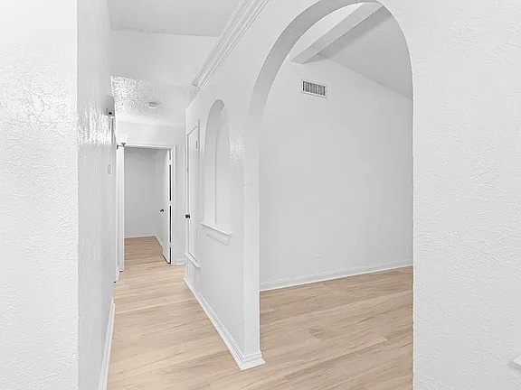 Building Photo - 204 Pebblebrook St