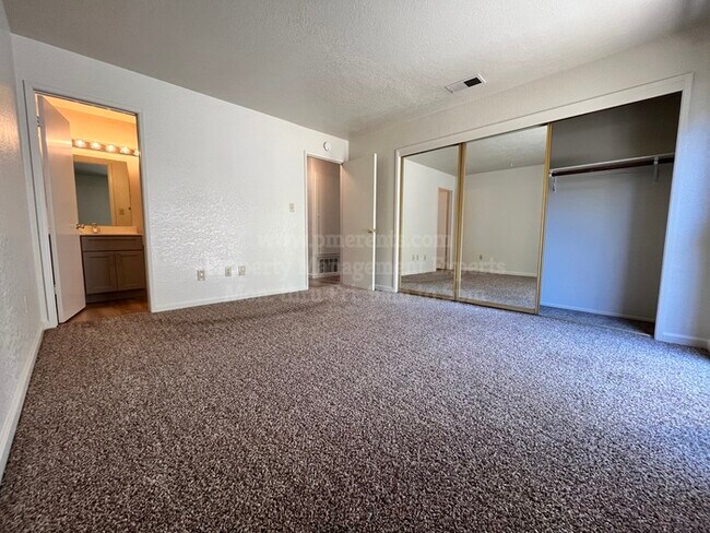Building Photo - 5876 Alexandria Pl