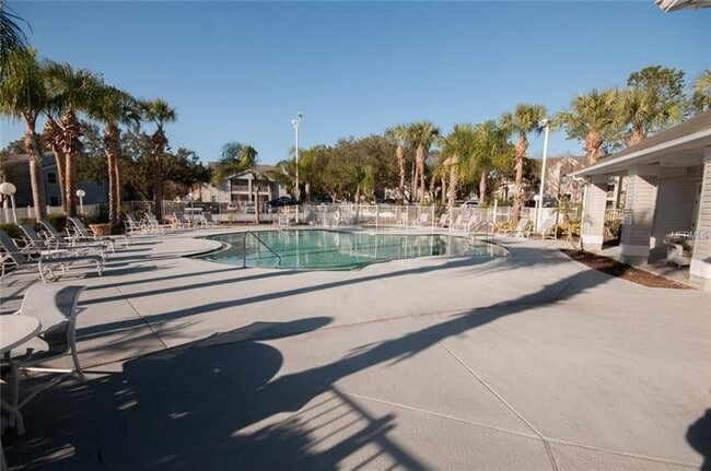 Building Photo - 2 Bedroom / 2 Bathroom Upstairs Condo with Large Screened Covered Porch