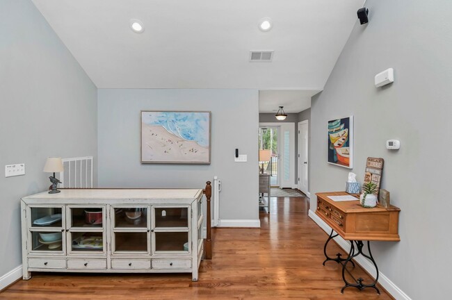Building Photo - Fully Furnished Mid Term Lease