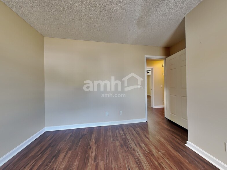 Building Photo - 109 W Tahoe Dr