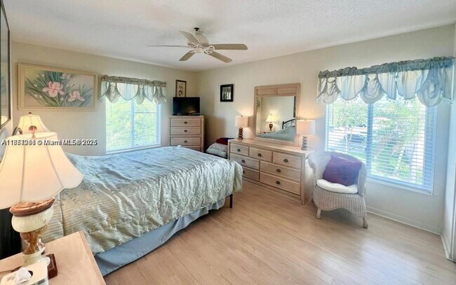 Building Photo - 4484 NE Ocean Blvd