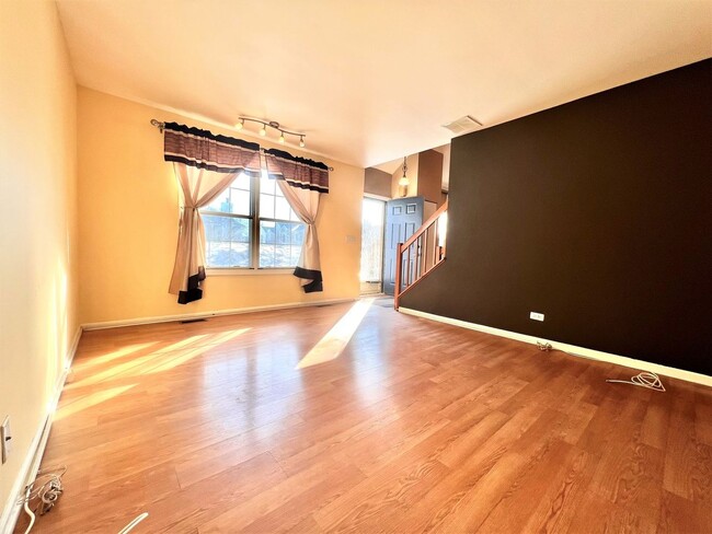 Building Photo - 17 Le Jardin Ct
