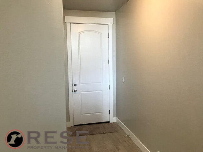 Building Photo - Beautiful Edge Townhome in Bluffdale