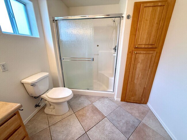 Building Photo - Beautiful 3 Bed / 2 Bath Home Backing to Cerbat Cliffs Golf Course!