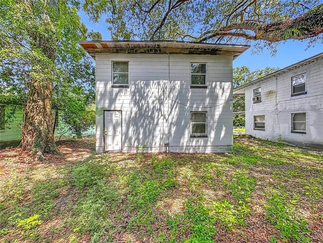Building Photo - 1546 Ella St