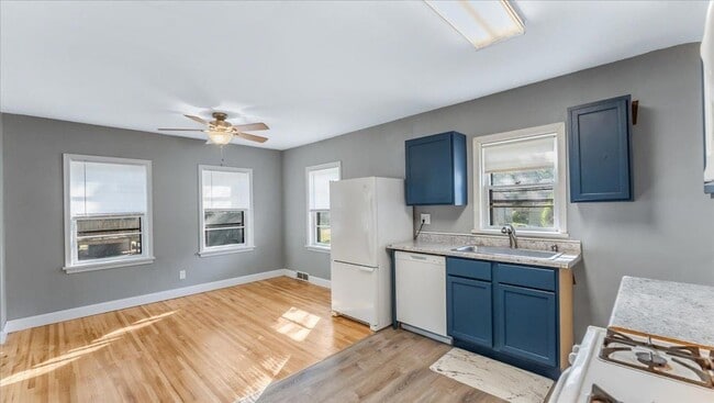 Building Photo - 828 15th St SW