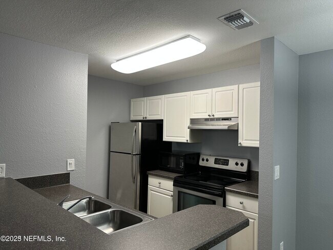 Building Photo - 1717 County Rd 220