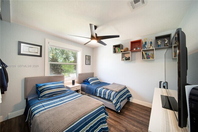 Building Photo - 754 NW 154th Ave