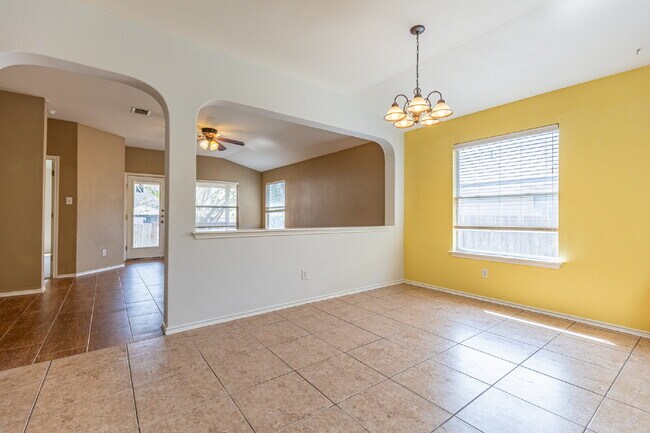 Building Photo - 8914 Walnut Springs