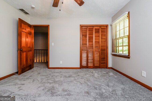 Building Photo - 3445 Colony Dr SE