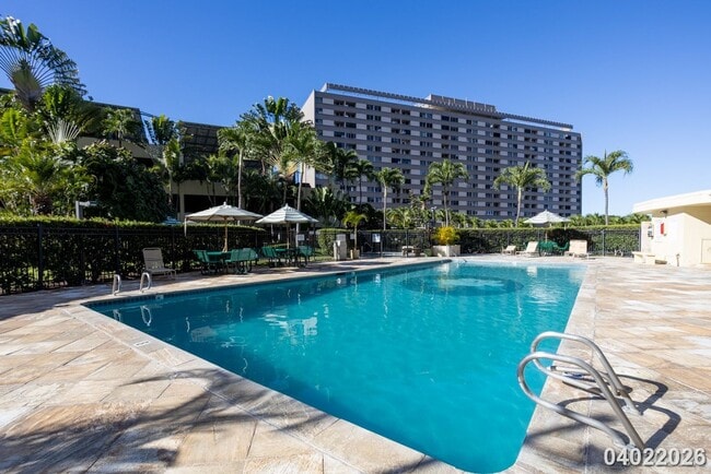 Building Photo - SALT LAKE 2 Bed 2 Bath 1 Parking