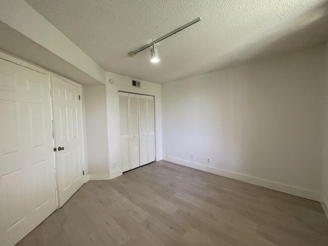 Building Photo - 4035 W McNab Rd