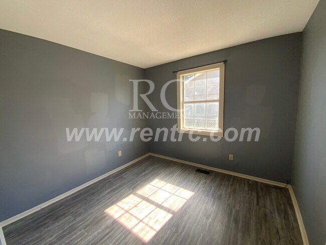 Building Photo - 206 Fourteenth E (g)-