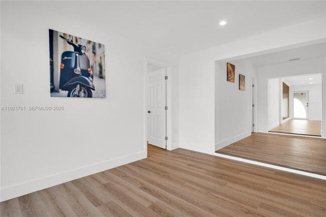 Building Photo - 4701 SW 104th Ct