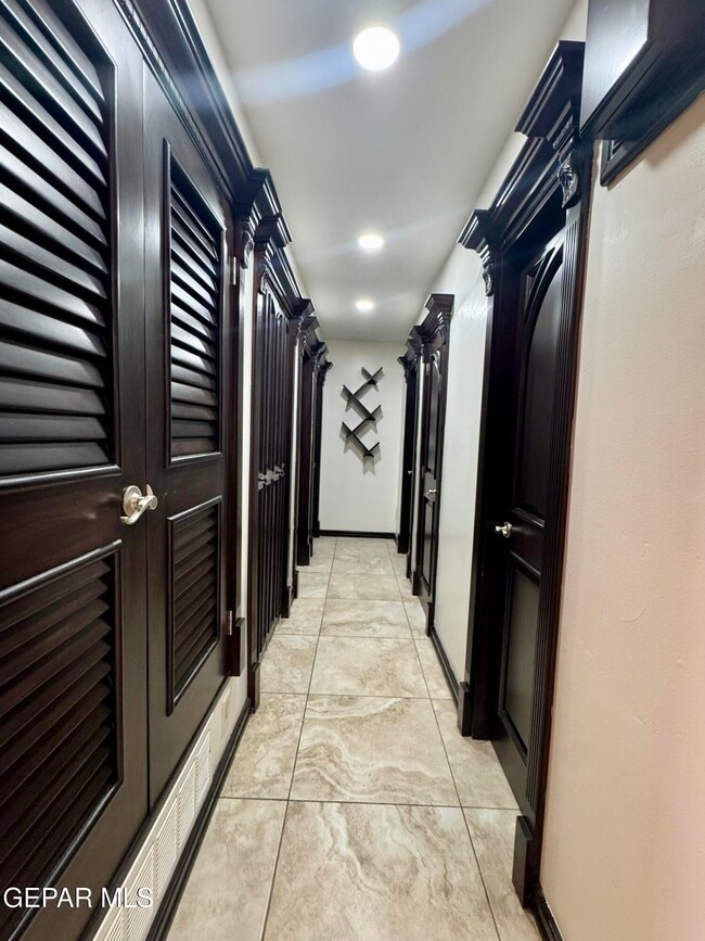 Building Photo - 142 Clairemont Rd