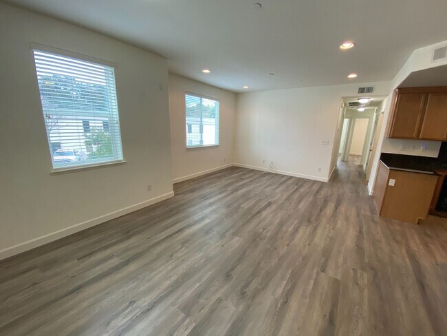 Building Photo - 3 Bed 2 Bath Condo W/ Garage In San Ramon