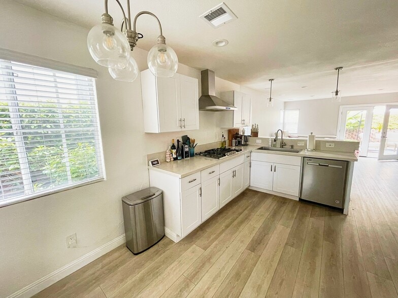 Building Photo - 951 Norella St