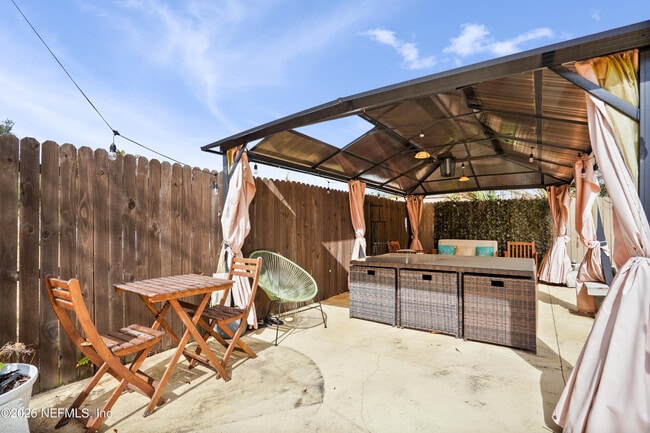 Building Photo - 6717 Lenczyk Dr